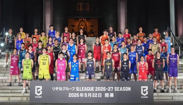 2026-27シーズンの開幕に向け各クラブのユニフォーム姿で集まった選手たち
